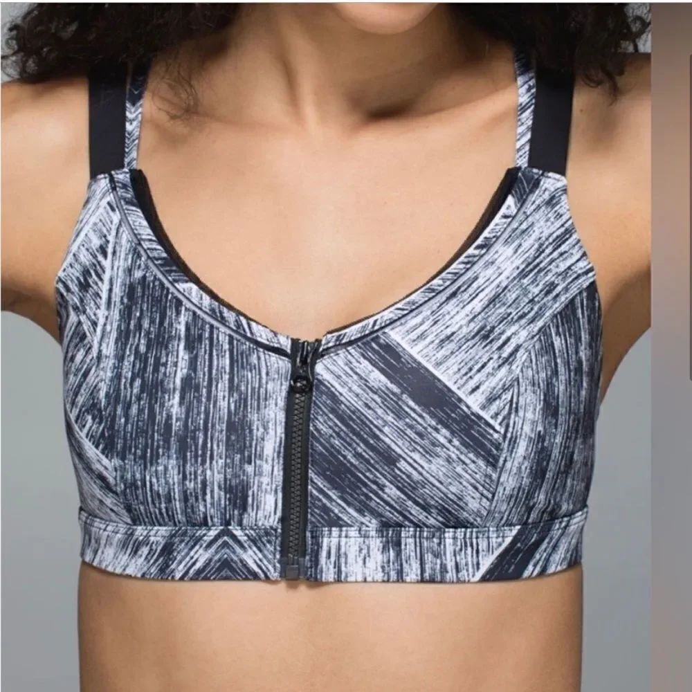 Lululemon Hot To Street Zip Front Sports Bra Black White